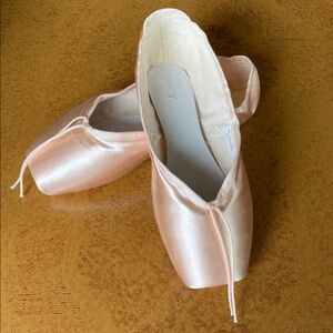 BLOCH Heritage Pink Ballet Pointe Shoes - Size 8 XXX - S0180L. New, never worn